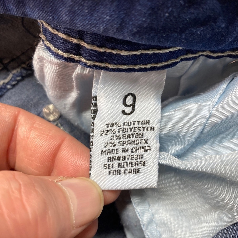 Almost Famous Women's Denim Shorts Size 9 Distressed Star Print - Picture 3 of 9